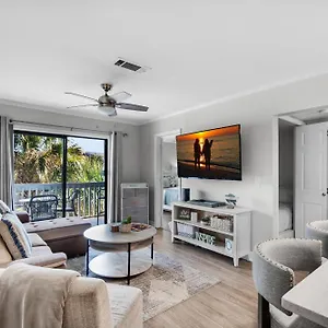  Holiday home Lakeview #6- Emerald Searenity