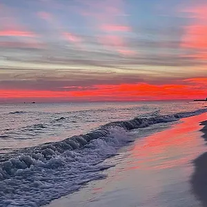  Holiday home Sunrise Surprise 9th Floor 2br 2 Ba King Shuttle, Heated Pool!